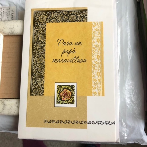 FREE Yellow and Black Decorative greeting card for father Spanish Espanol - Picture 1 of 2